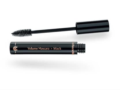 Die "Volume Mascara Black" verleiht den Wimpern mehr Fülle. Von Dr. Hauschka, ca. 18 Euro