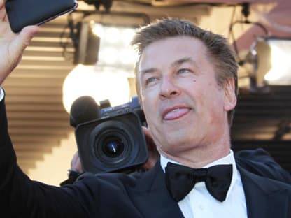 Platz 3 geht an US-Star Alec Baldwin mit 11,4 Millonen Euro Jahresgage