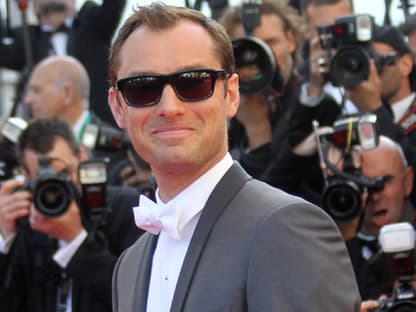 Jude Lawï»¿ mit Sonnenbrille. Soll die etwa die ersten Müdigkeiterscheinungen kaschieren?