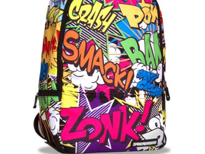 Für mehr Action im Alltag gibt es von Sprayground einen Rucksack mit energischen Sound-Schriftzügen, da hat Langeweile keinen Platz! Über sprayground.com, ca. 40 Euro