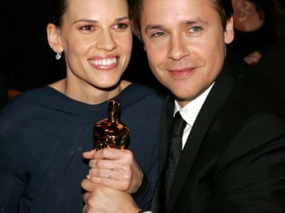 2005: Hilary Swank gewinnt in der Kategorie "beste Schauspielerin" für "Million Dollar Baby". Elf Monate nach der Verleihung war sie wieder solo und trennte sich von Chad Lowe