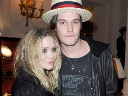 Mary-Kate Olsen schmiegt sich an ihren neuen Lover Max Snow