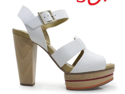 Style-Ressortleitung Katja: "Die sexy Plateau-Sandalen mit Holzabsatz von See by Chloé zaubern in nullkommanichts endlos Beine!" Sandalen von See by Chloé über timandstella.com, statt 275 Euro jetzt 190 Euro