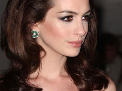 Big Hair Day: Anne Hathaway