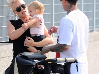 Wie eine normale Familie: Pink mit ihrem Mann Carey Hart und Töchterchen Willow in New York