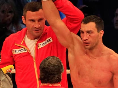 Was für ein Kampf! In der ausverkauften Imtech-Arena in Hamburg gaben sich am Samstag Wladimir Klitschko und der Brite David Haye die Ehre. Der "Jahrhundertkampf" wurde schon seit Monaten mit Spannung erwartet - immer wieder gab es im Vorfeld Wortgefechte zwischen den beiden Kontrahenten