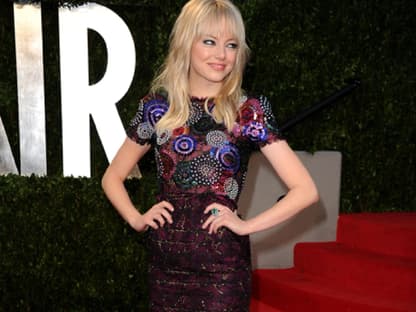 Die 22-jährige Schauspielerin Emma Stone posierte auf dem Red Carpet in einem edlen Chanel Haute Couture Dress