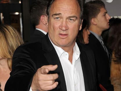 "Da gehts lang?", Schauspieler Jim Belushi wirkte etwas orientierungslos. Aber alles lief gut - die Premiere hat er nicht verpasst