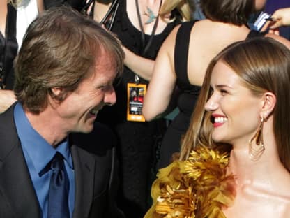 Da flirten aber zwei: Der Produzent des Film, Michael Bay, und Rosie Huntington-Whiteley