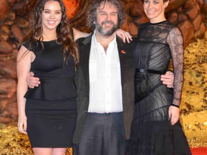 Hahn im Korb: Regisseur Peter Jackson zwischen seiner Tochter Katy und Hollywood-Beauty Evangeline Lilly