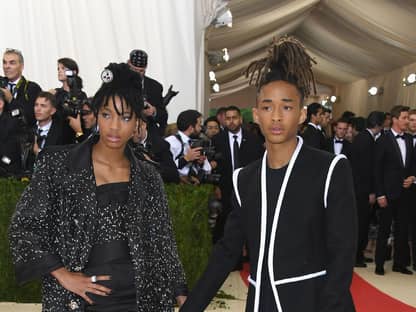 Willow und Jaden Smith Hand in Hand