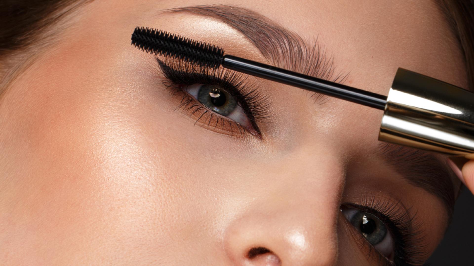 Mascara-Diese-Wimperntusche-zaubert-bis-zu-220-mehr-Volumen