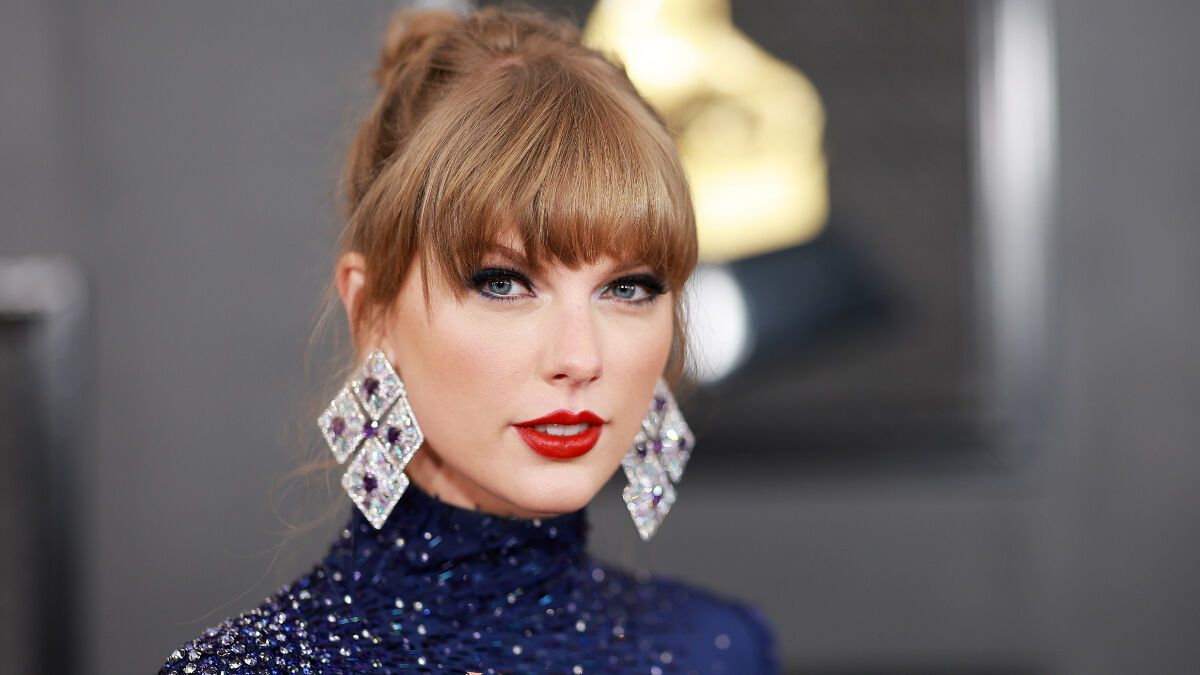 Laut Taylor Swift DAS Sind Die Perfekten Sommer Schuhe   Taylor Swift Bei Den Grammys 