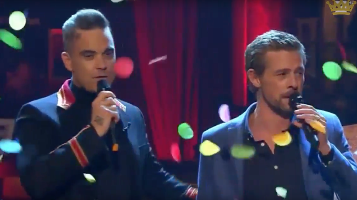 Huch Robbie Williams Knutscht Klaas Bei Circus Halligalli Ok Magazin