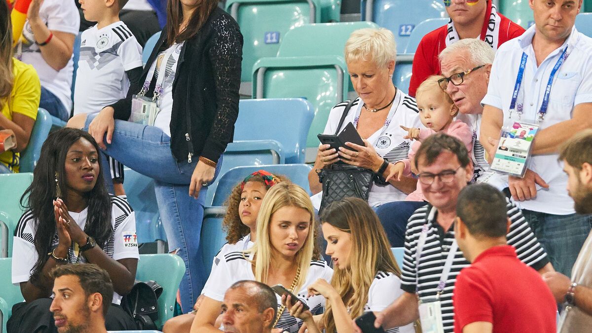 Wm Held Toni Kroos So Suss Stand Ihm Seine Family In Sotchi Bei