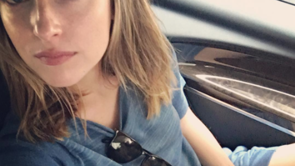 HOT! Dakota Johnson postet sexy Fummel-Selfie picture