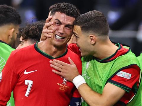 Cristiano Ronaldo weint nach dem missglückten Elfmeter im EM-Spiel zwischen Portugal und Slowenien
