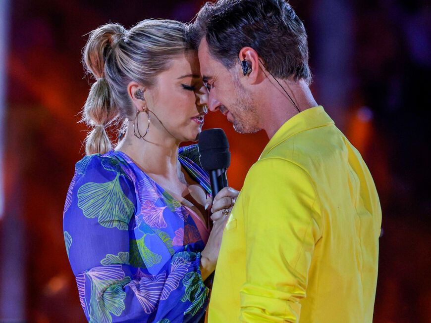 Beatrice Egli Flirt Show mit Florian Silbereisen Fans laufen