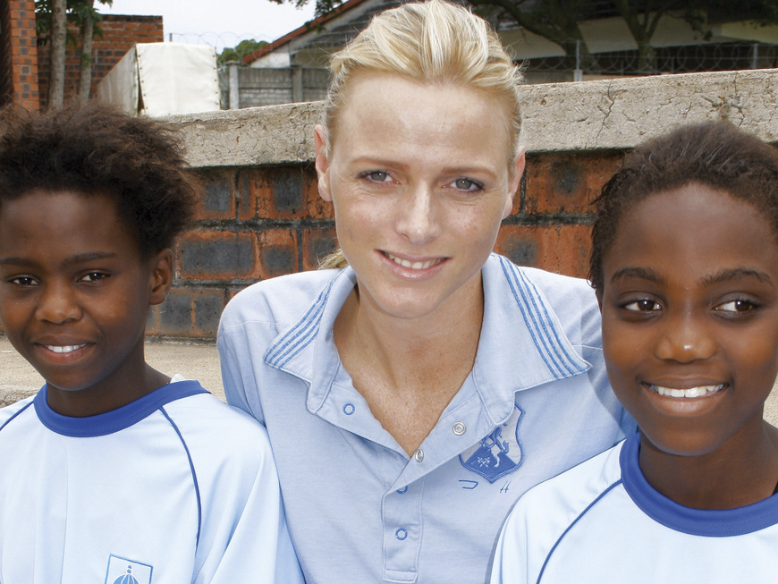 Fürstin Charlène von Monaco früher und heute: 2006 beim Coaching mit Kindern  