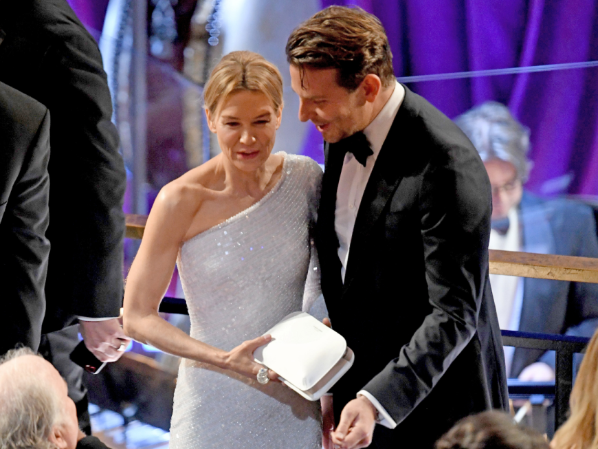 Renée Zellweger und Bradley Cooper bei den Oscars 2020