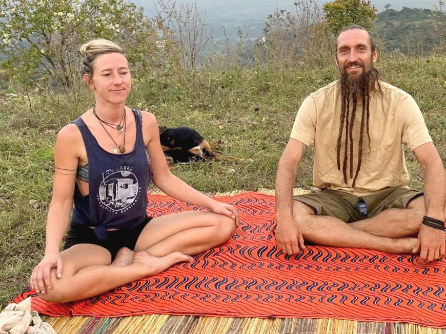 "Bauer sucht Frau International" 2024: Philipp und Susanne machen Yoga