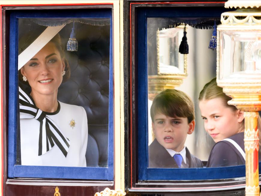 Prinzessin Kate Juni 2024 mit Louis und Charlotte in der Kutsche 