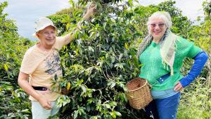 "Bauer sucht Frau International" 2024: Marisol und Sytse bei der Kaffee-Ernte