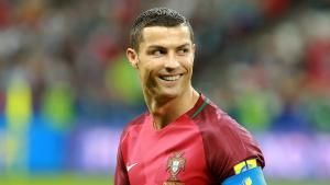 Cristiano Ronaldo lacht bei Spiel